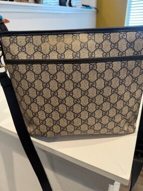 Authentic Gucci  Crossbody in Good Condition With Normal Wear Pre Loved